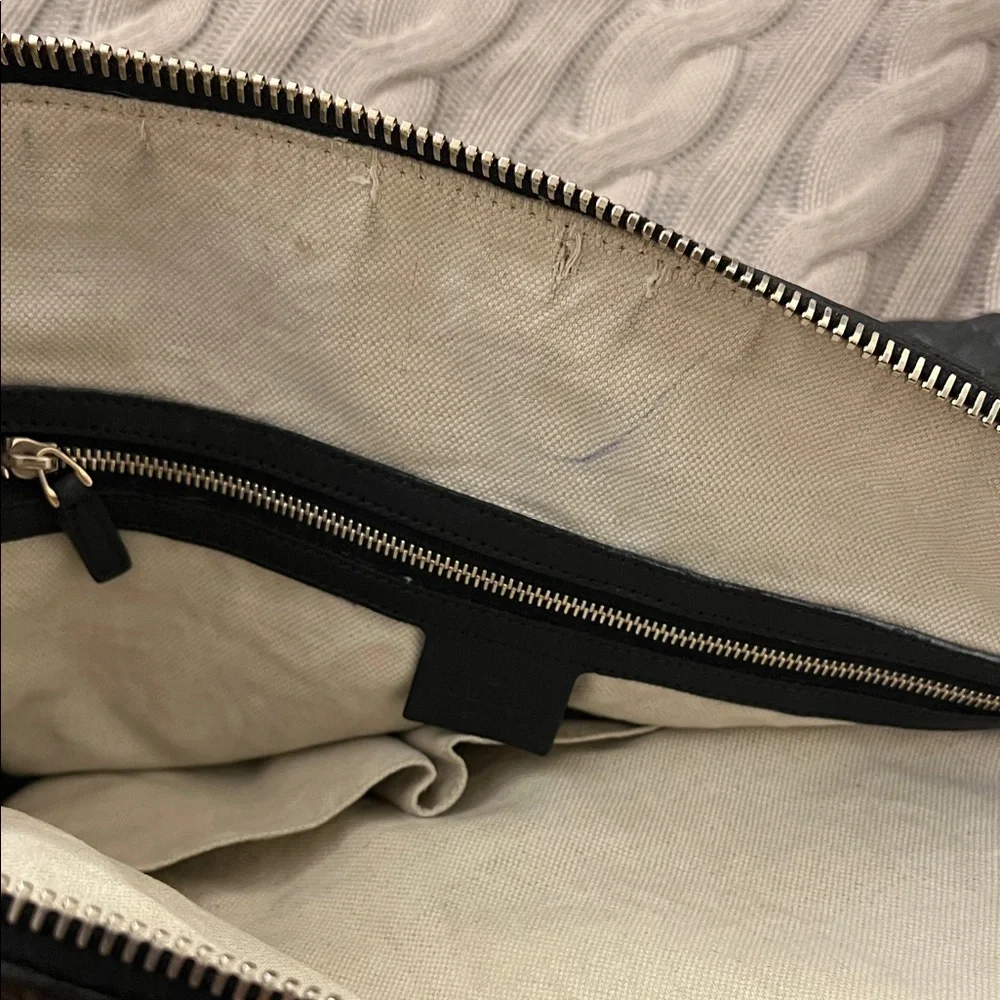 Gucci Black Textured Leather Shoulder Bag - Picture 6 of 11